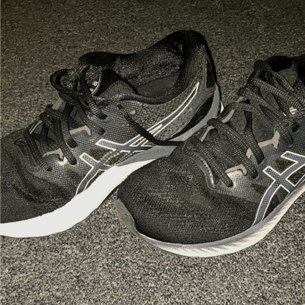 ASICS Gel Nimbus 23 shoes! Size 7